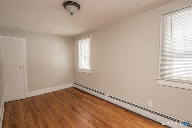 Building Photo - 426 Main St