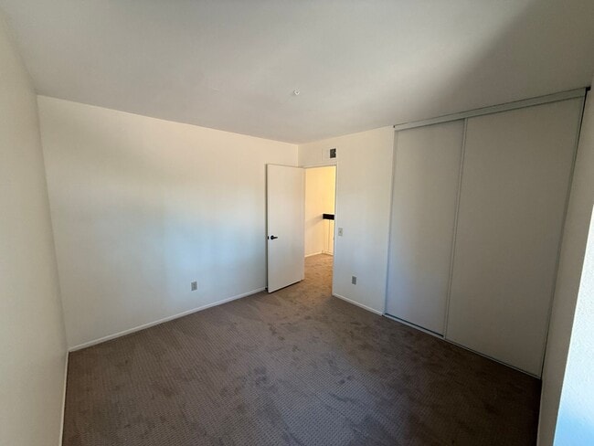Building Photo - Two-Story 3 Bed, 3 Bath with Bonus Room in...