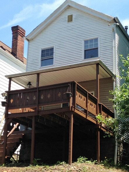 Building Photo - 651 Chess St