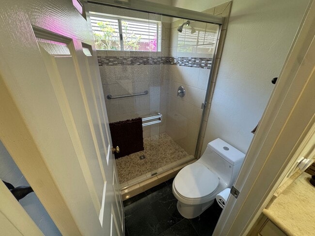 Building Photo - 2 Bedroom - 2 Bathroom single level