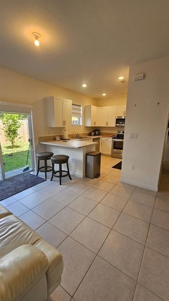 Building Photo - 1146 SE 26th Ter