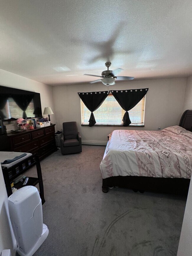 Building Photo - Beautiful 3 Bedroom, 2 bath, 2 Car Garage home off Chena Hills/Chena Ridge