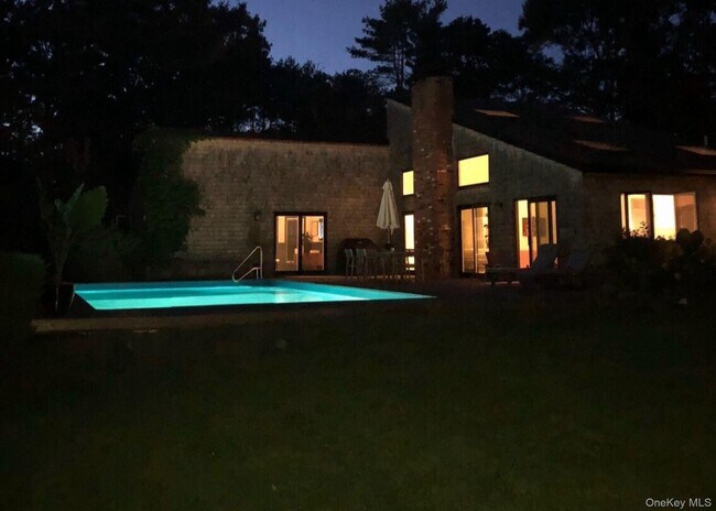 Building Photo - 5 Southwood Ln