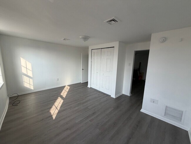 Building Photo - 1717 S 10th St