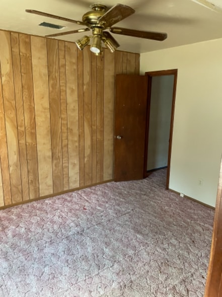 Building Photo - 1804 E 23rd St N