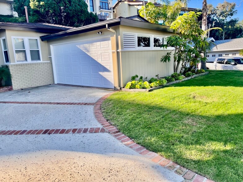 Building Photo - 5518 Riviera Way