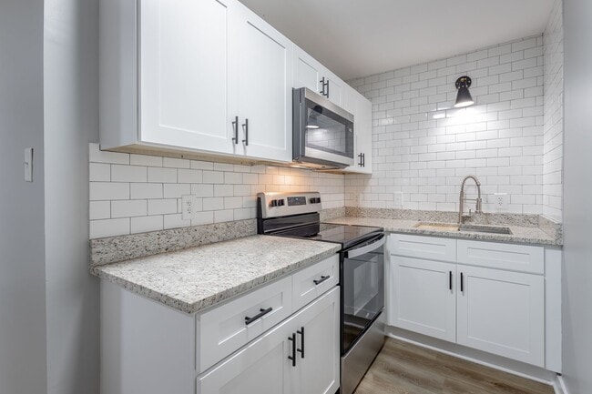 Primary Photo - Renovated modern 1 bedroom, 1-bathroom apa...