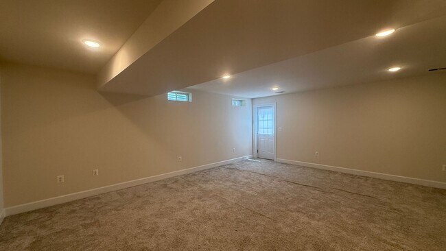 Building Photo - Craftsman-Style Home in Embrey Mill