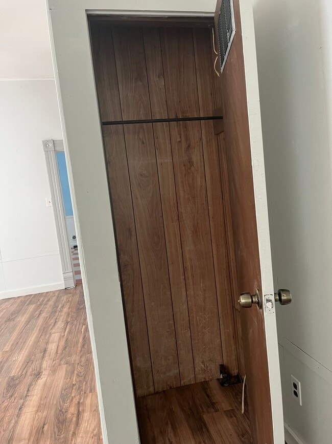 Building Photo - Nice 2 Bedroom 1 bath home