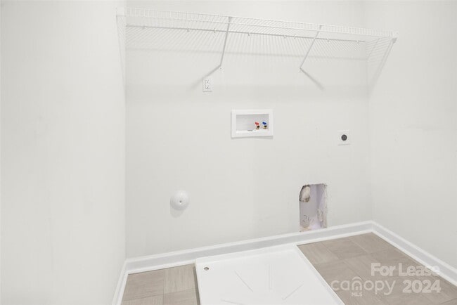 Building Photo - 3933 Meadow Green Dr