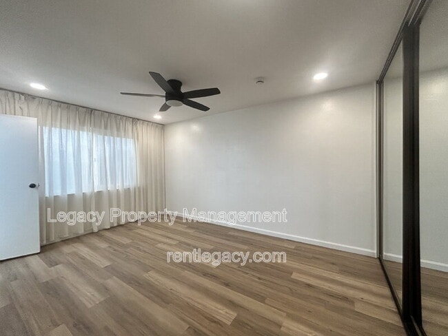 Building Photo - 5200 Fernwood Way