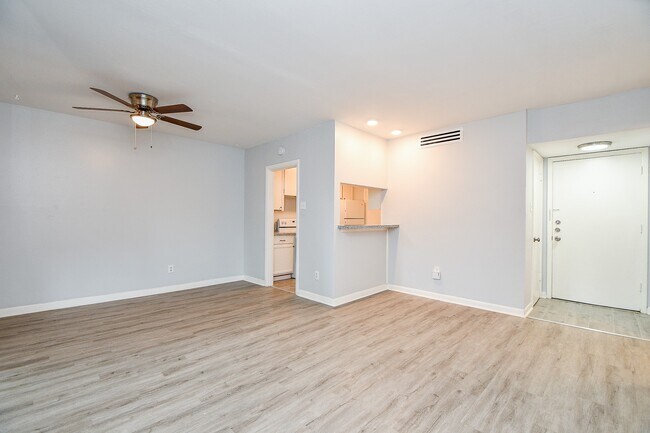 Building Photo - 2822 Briarhurst Dr