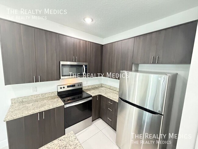 Building Photo - 2481 San Filippo Dr SE
