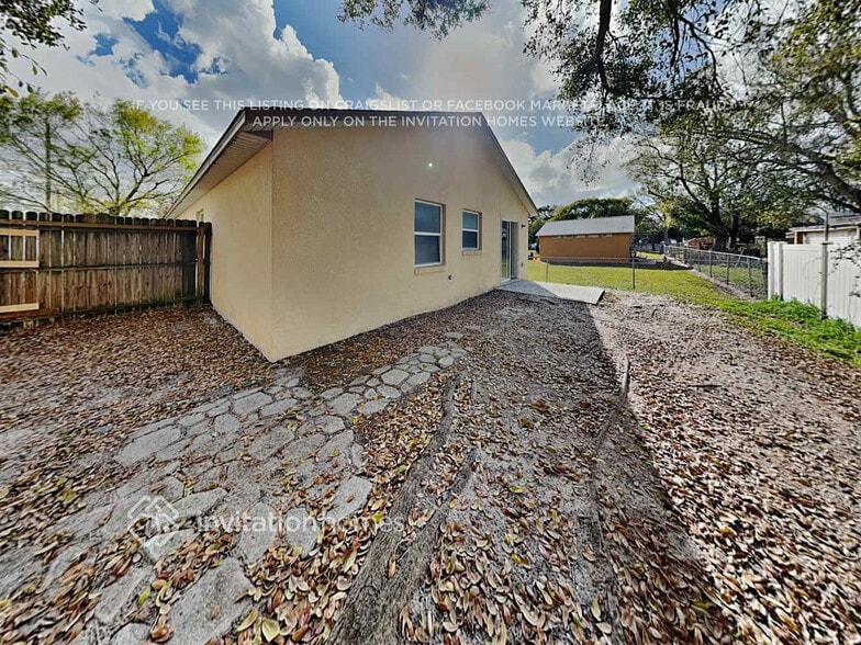 Building Photo - 8509 Blackberry Ave