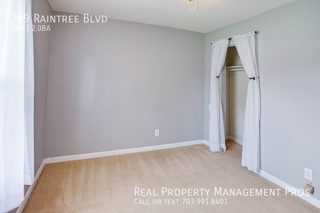 Building Photo - 209 Raintree Blvd