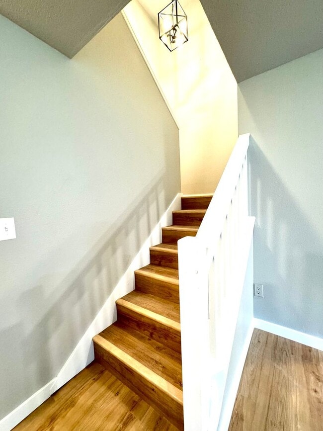 Building Photo - Modern 2BR, 1.5BA Duplex in Gig Harbor - F...