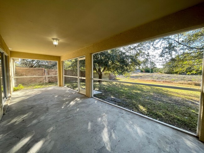 Building Photo - Available Now- 3 bedroom- 2 bath 2 car gar...