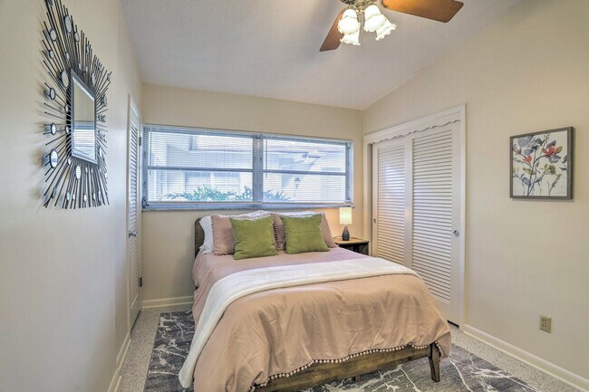 Building Photo - 1412 Country Club Rd N