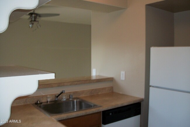 Building Photo - 1704 W Village Way