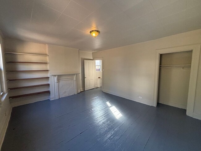 Building Photo - Updated flooring, finished basement, and great outdoor space in a walkable Swissvale location