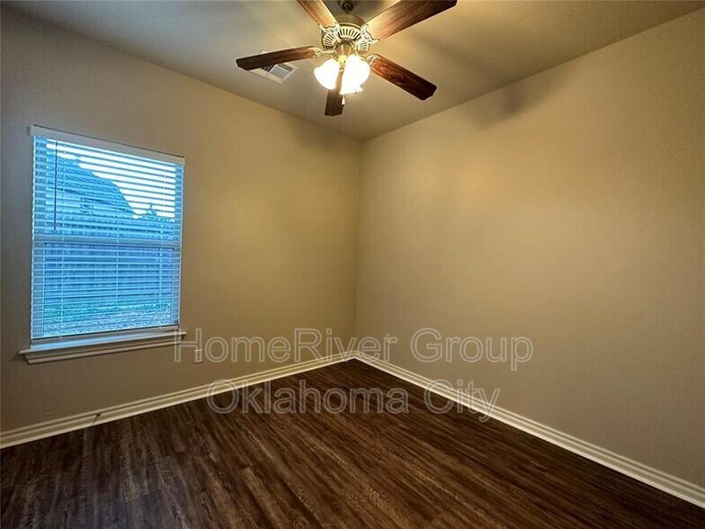 Building Photo - 926 SW 92nd St