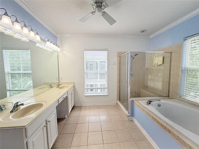 Building Photo - 902 Waterside Dr