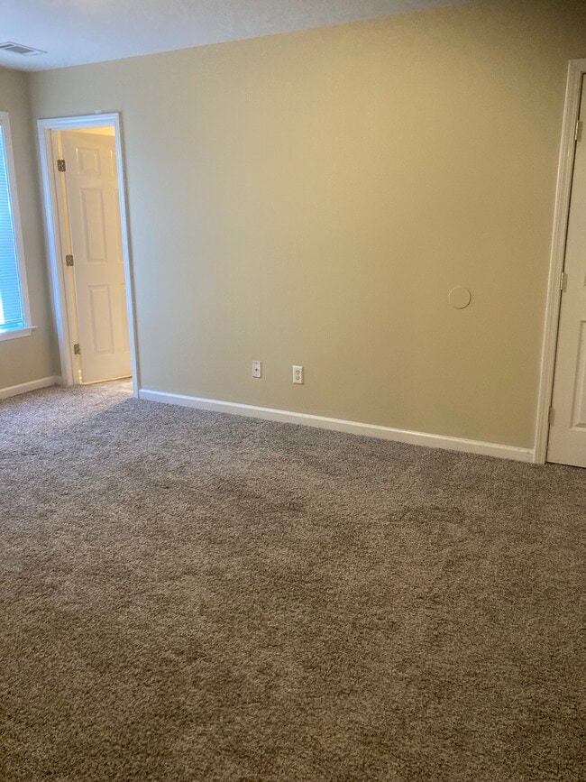 Building Photo - 2148 Zoo Pkwy