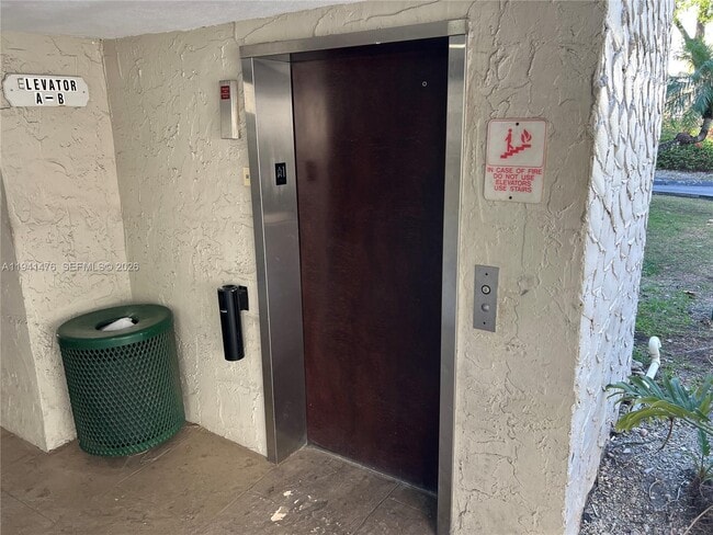 Building Photo - 6900 N Kendall Dr