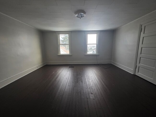 Building Photo - 2012 Pine Ave