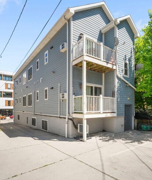 Building Photo - 1641 N Franklin Pl