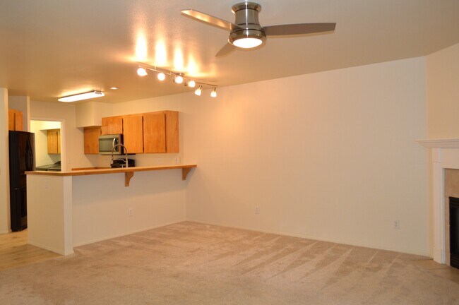 Building Photo - 1950 NE Derek Dr