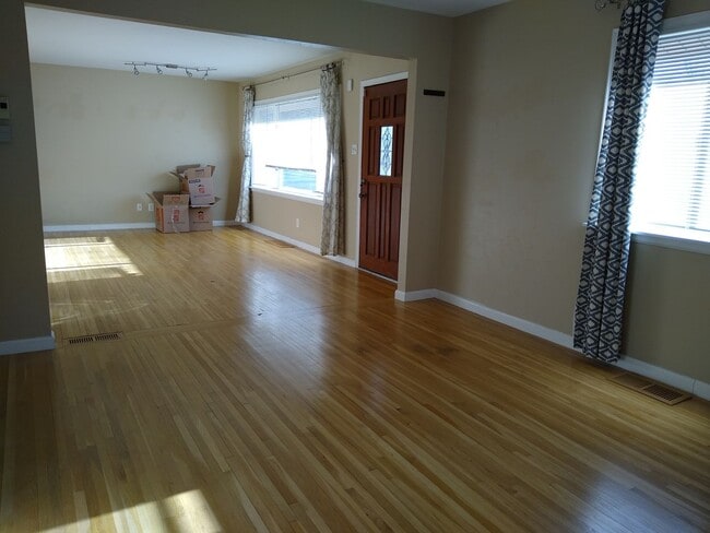 Building Photo - Stunning Ranch Home - Amazing Location - Backs up to Cherry Creek Trail