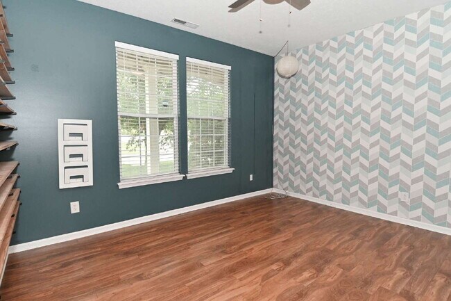Building Photo - Spacious 4-Bedroom Haven with 2.5 Baths and Nearly 3,000 Sq Ft of Comfort in Indianapolis!