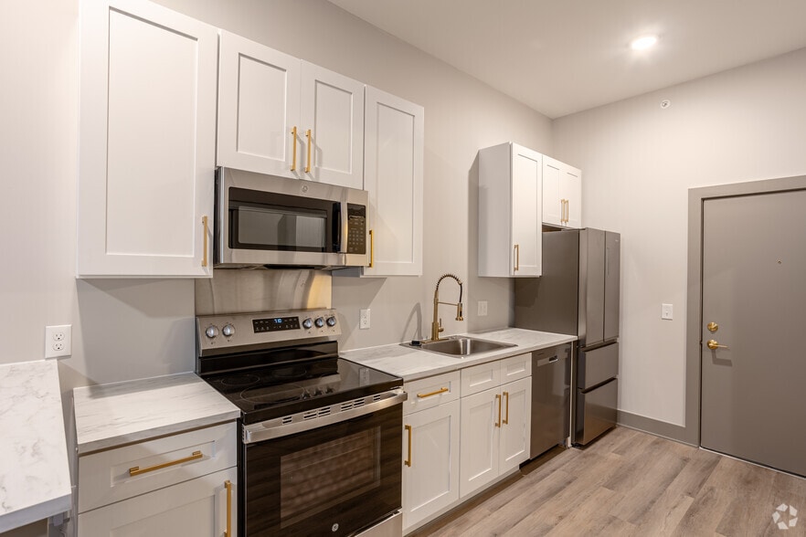 Studio - 500SF - Kitchen - Apartments on Main