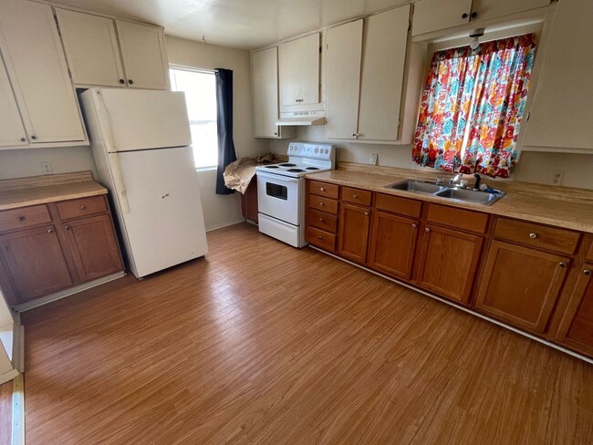 Building Photo - 3 bedroom, 1 bath