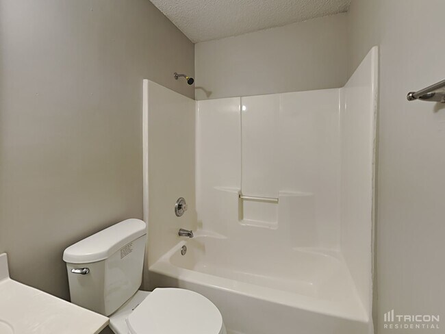 Building Photo - 607 Kingville Dr