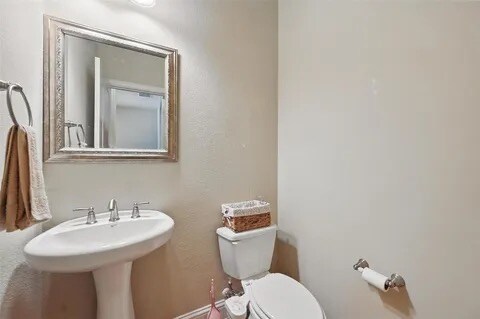 Building Photo - 8623 Naomi St