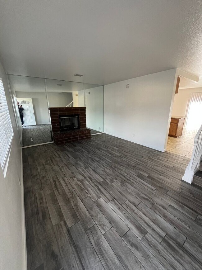 Building Photo - 248 E 5th St