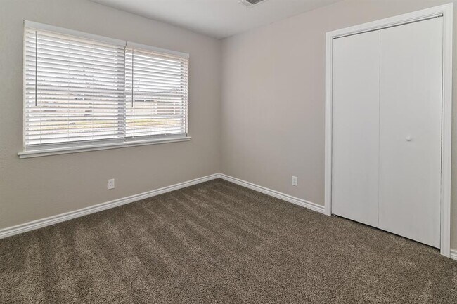 Building Photo - 4303 Trail Lake Dr