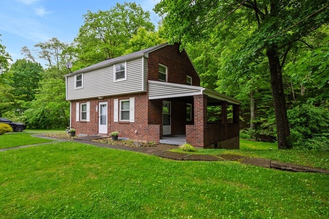 Building Photo - Stunning 3 bedroom home in Wilkins Township available now!
