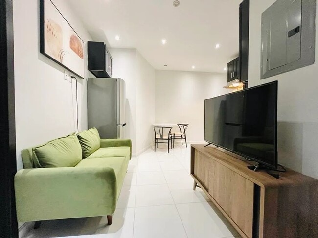 Building Photo - 964 Amsterdam Ave