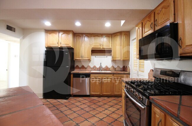 Building Photo - 1623 E Palmcroft Dr