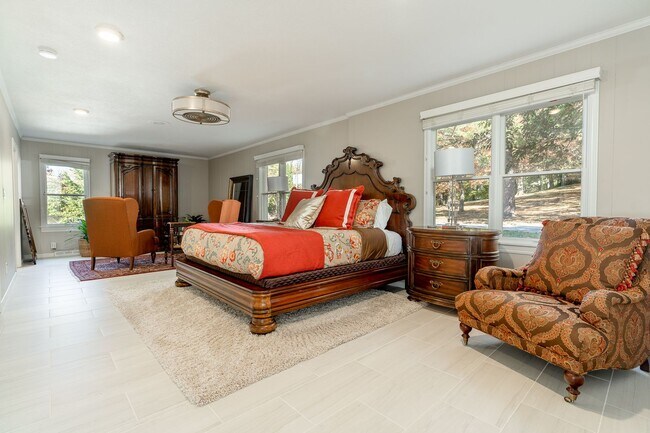 Building Photo - WHAT A VIEW!!! FULLY FURNISHED 5 BEDROOM & 4 BATH ON TOP OF MOUNT SEQUOYAH!!!