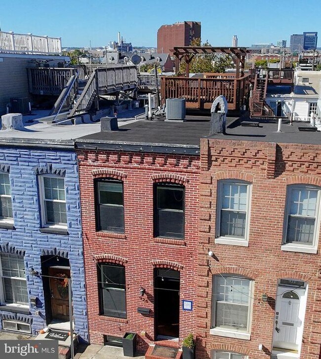Building Photo - 926 S Curley St