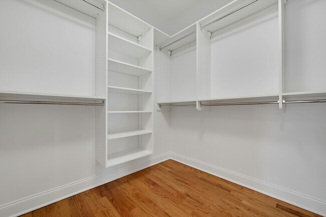 Building Photo - 1 Lindy Pl