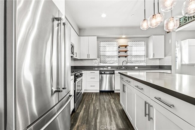 Building Photo - 6331 Pacific Wy