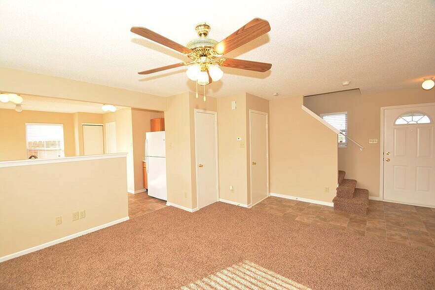 Building Photo - 911 Bentgrass Dr