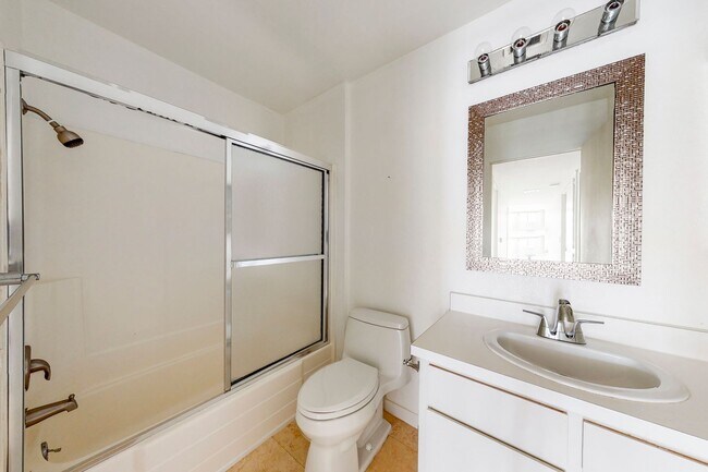 Building Photo - 242 Avenida Lobeiro