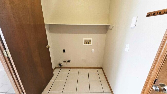 Building Photo - 4117 Gyrfalcon Dr