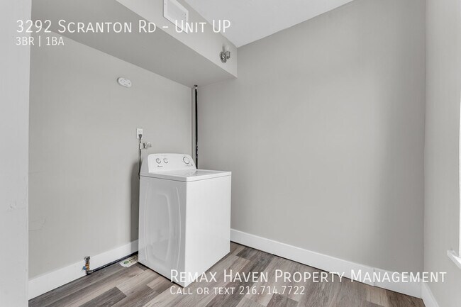 Building Photo - 3292 Scranton Rd UP, Cleveland - Spacious ...